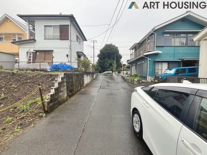 前面道路含む現地写真です
