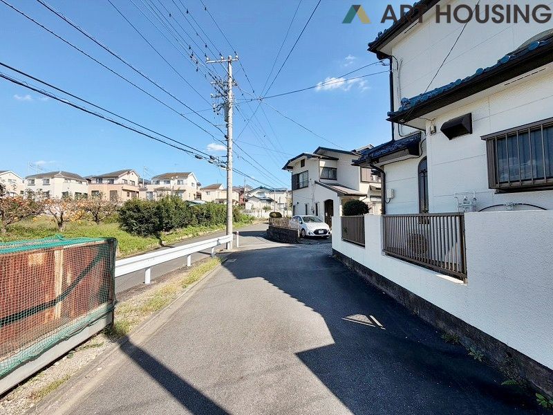 前面道路含む現地写真です