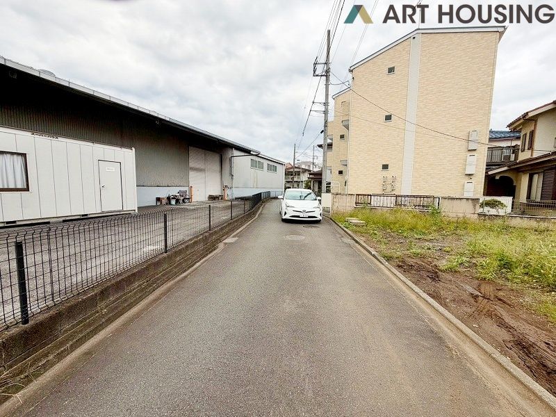 前面道路含む現地写真です