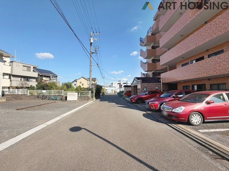 前面道路含む現地写真です