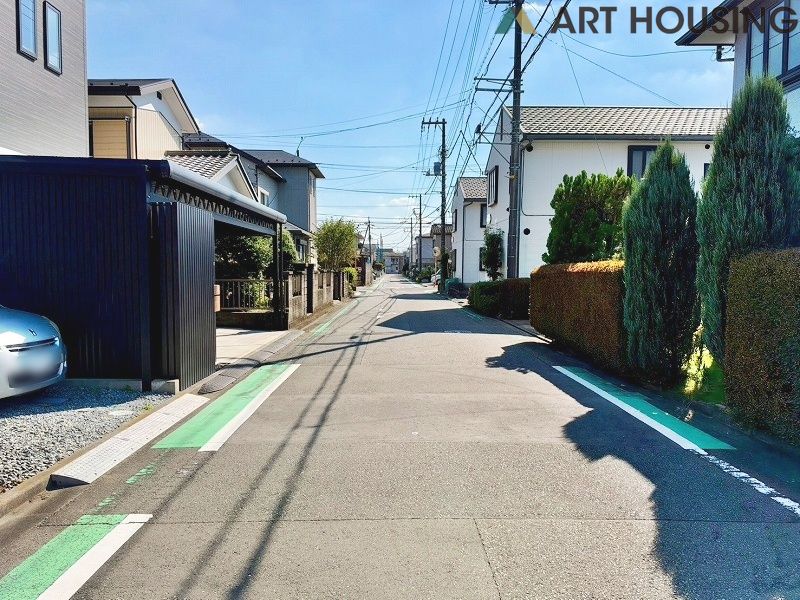 前面道路含む現地写真です