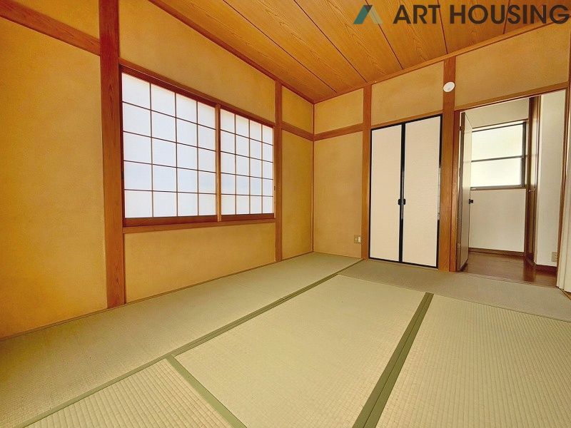 畳の上でゆっくりとくつろげる和室です
