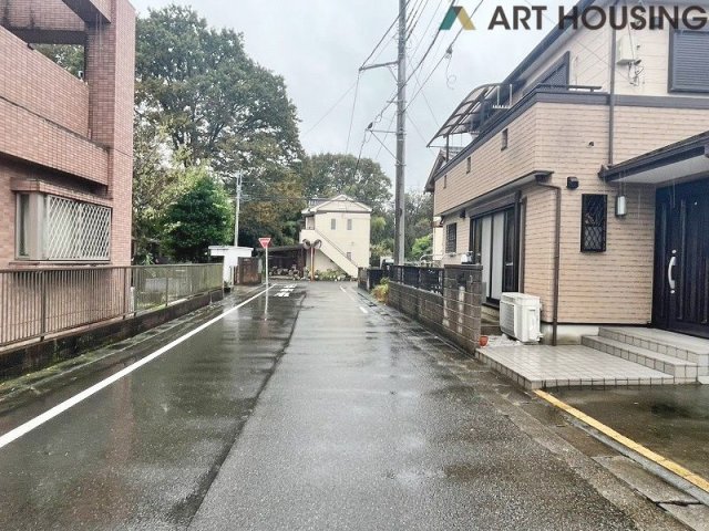 前面道路含む現地写真です