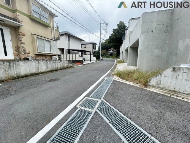 前面道路含む現地写真です