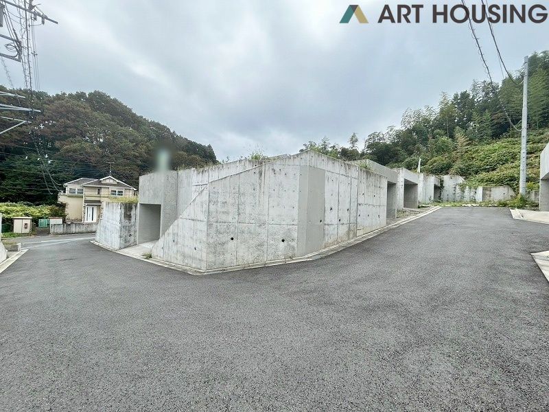 前面道路含む現地写真です